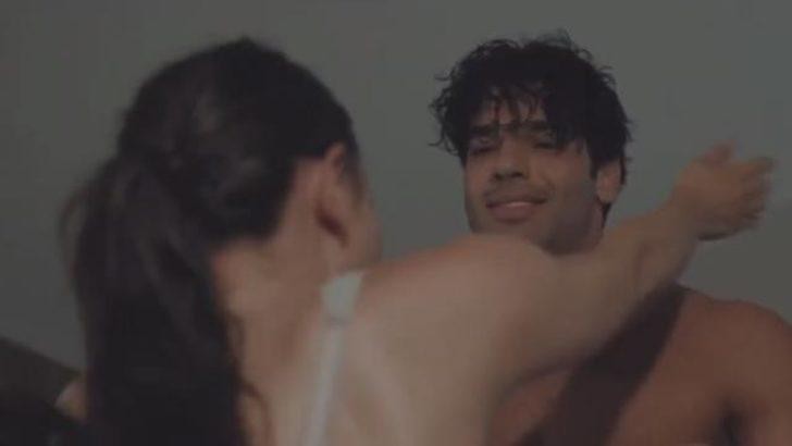 Məşhur müğənni sevgilisindən bu görüntülərə görə ayrılıbmış- FOTOLAR 18+